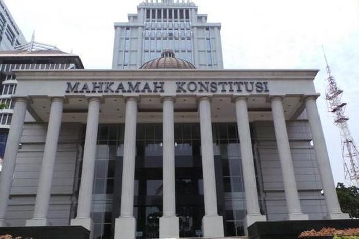 Mahkamah Konstitusi (MK) Pengawal Oligarki